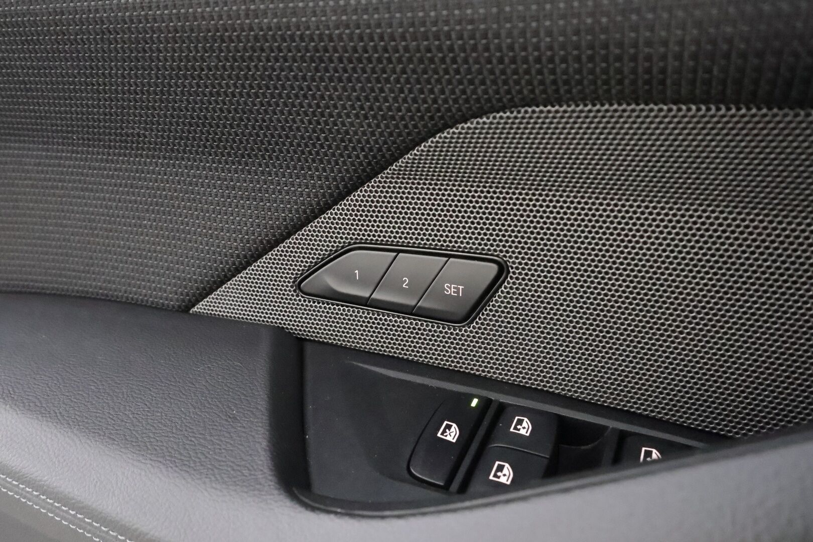 BMW i4 2023 eDrive40 Charged Plus - | ACC | Akkukäyttöinen | Laser Light LED | HUD | Widescreen | 360-Kamera | H/K | Muistipenkki | Comfort Access | Apple&Android | Kahdet Renkaat |