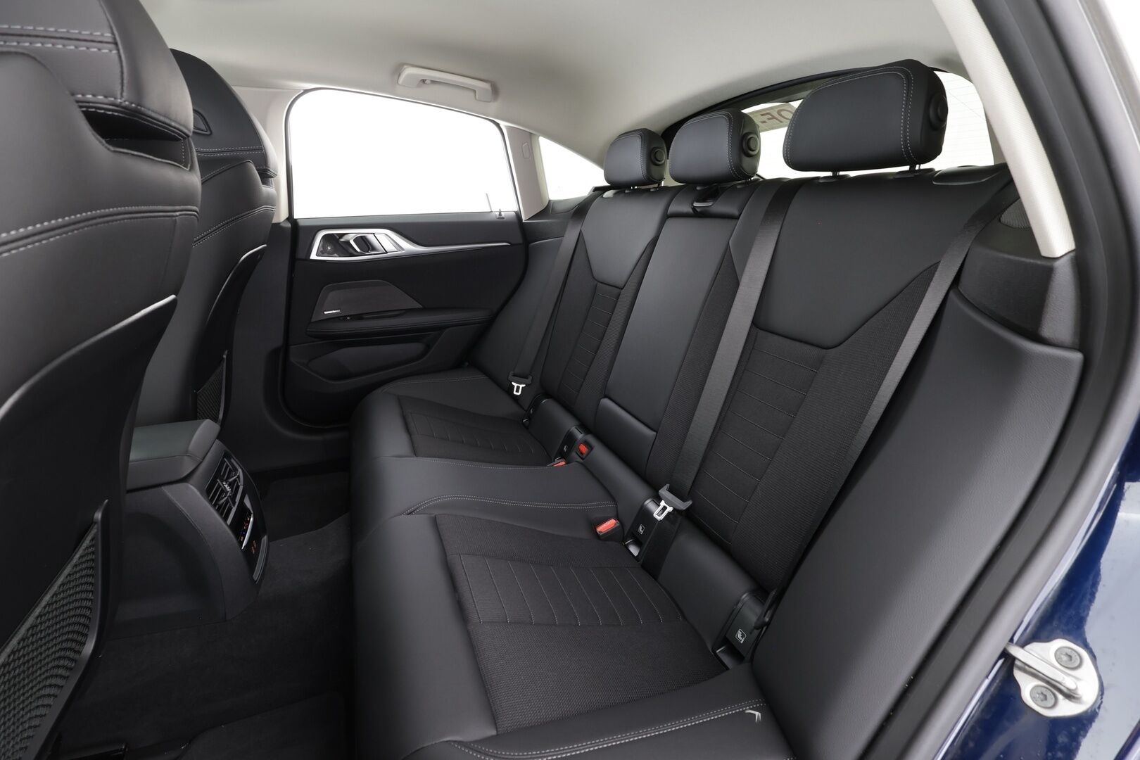 BMW i4 2023 eDrive40 Charged Plus - | ACC | Akkukäyttöinen | Laser Light LED | HUD | Widescreen | 360-Kamera | H/K | Muistipenkki | Comfort Access | Apple&Android | Kahdet Renkaat |