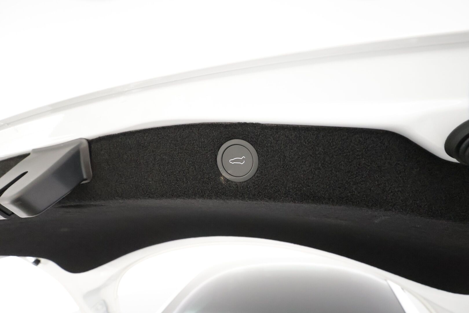 Tesla Model 3 2024 RWD - | Highland | ACC | ILP | Ilm. sähkönahat | Muistipenkki | Matrix | Lasikatto | Takanäyttö | P.kamera | Ambient | Autosteer | Lämm. ratti |
