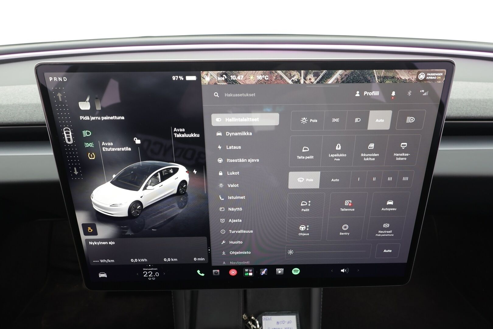 Tesla Model 3 2024 RWD - | Highland | ACC | ILP | Ilm. sähkönahat | Muistipenkki | Matrix | Lasikatto | Takanäyttö | P.kamera | Ambient | Autosteer | Lämm. ratti |