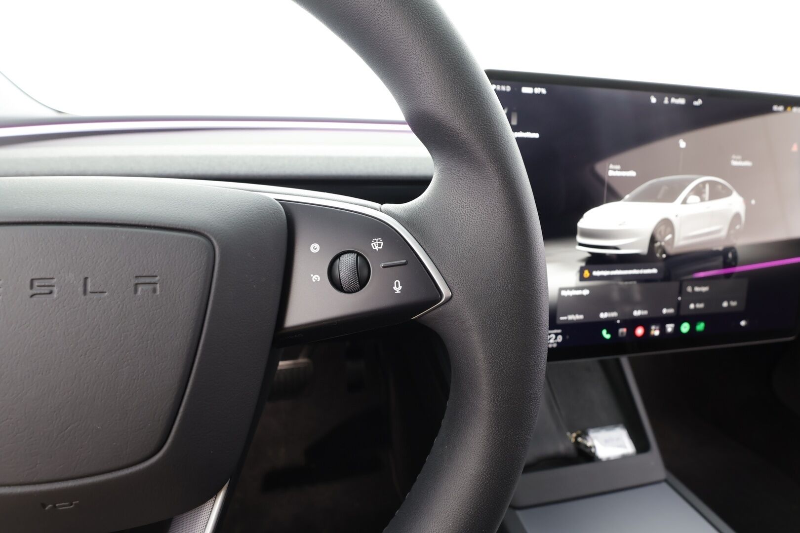 Tesla Model 3 2024 RWD - | Highland | ACC | ILP | Ilm. sähkönahat | Muistipenkki | Matrix | Lasikatto | Takanäyttö | P.kamera | Ambient | Autosteer | Lämm. ratti |