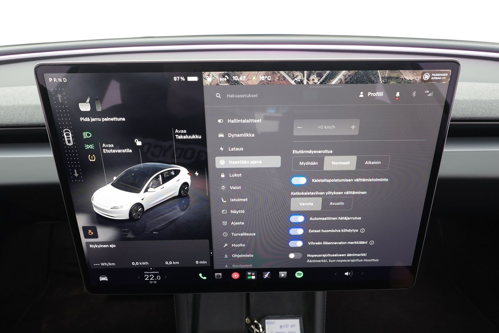Tesla Model 3 2024 RWD - | Highland | ACC | ILP | Ilm. sähkönahat | Muistipenkki | Matrix | Lasikatto | Takanäyttö | P.kamera | Ambient | Autosteer | Lämm. ratti |