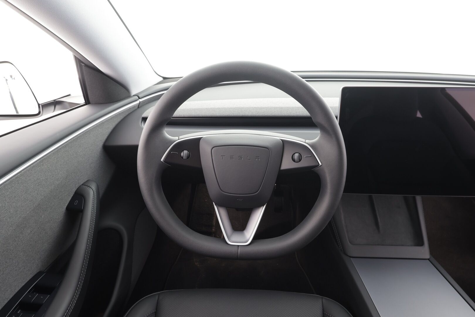 Tesla Model 3 2024 RWD - | Highland | ACC | ILP | Ilm. sähkönahat | Muistipenkki | Matrix | Lasikatto | Takanäyttö | P.kamera | Ambient | Autosteer | Lämm. ratti |