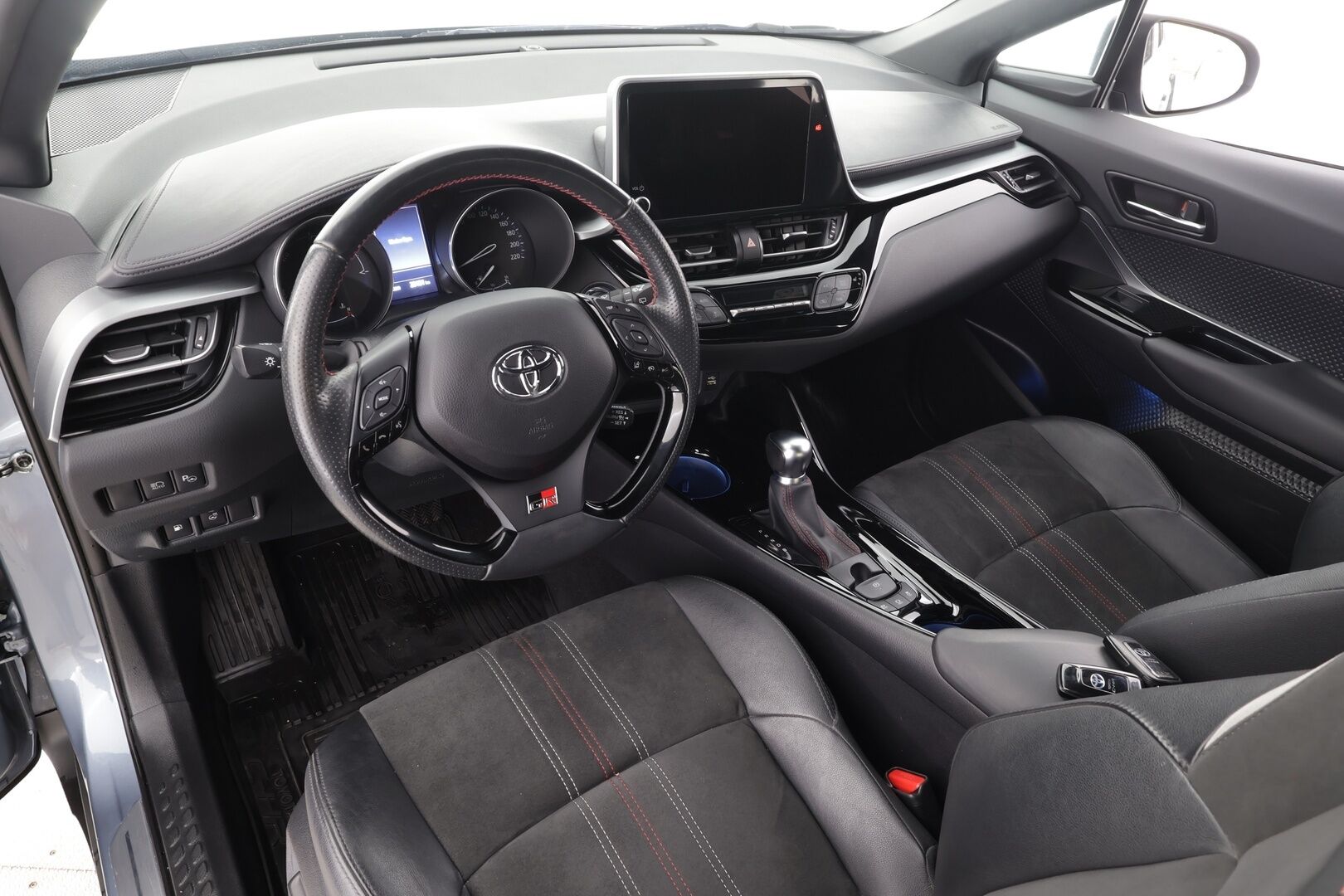TOYOTA C-HR 2023 1,8 Hybrid GR Sport - | ACC | Koukku | Sähköpenkki | Nahka-alcantara | AFS-LED | Lane Assist | BSM | Lämm. ratti | Keyless | P.kamera | Navi | Merkkihuollettu | 