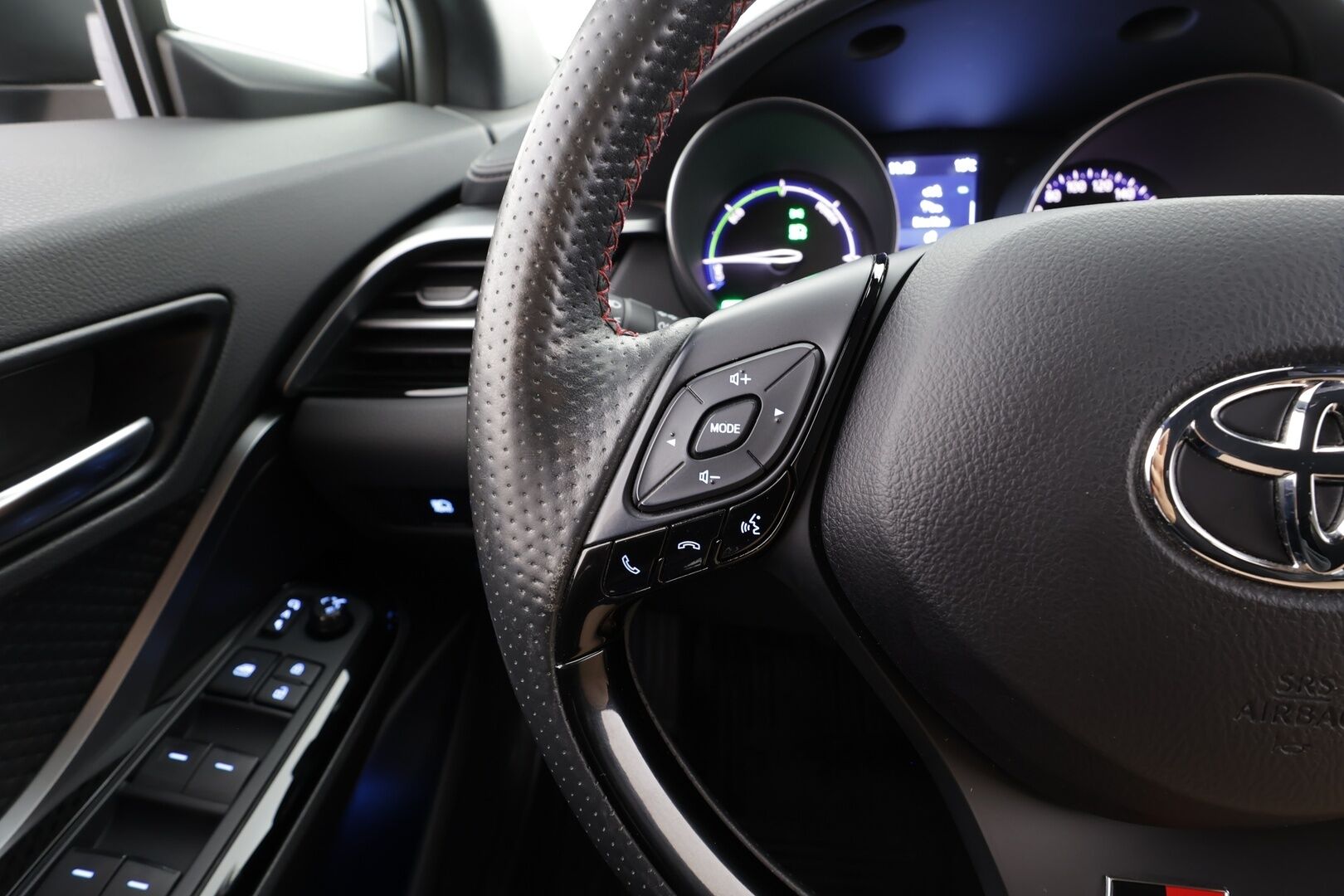 TOYOTA C-HR 2023 1,8 Hybrid GR Sport - | ACC | Koukku | Sähköpenkki | Nahka-alcantara | AFS-LED | Lane Assist | BSM | Lämm. ratti | Keyless | P.kamera | Navi | Merkkihuollettu | 