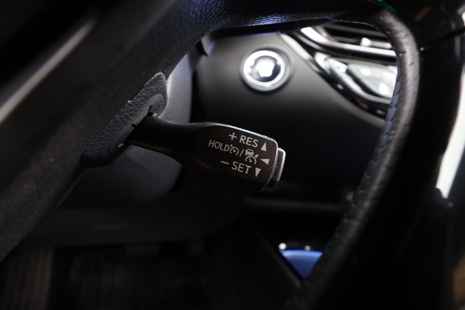 TOYOTA C-HR 2023 1,8 Hybrid GR Sport - | ACC | Koukku | Sähköpenkki | Nahka-alcantara | AFS-LED | Lane Assist | BSM | Lämm. ratti | Keyless | P.kamera | Navi | Merkkihuollettu | 