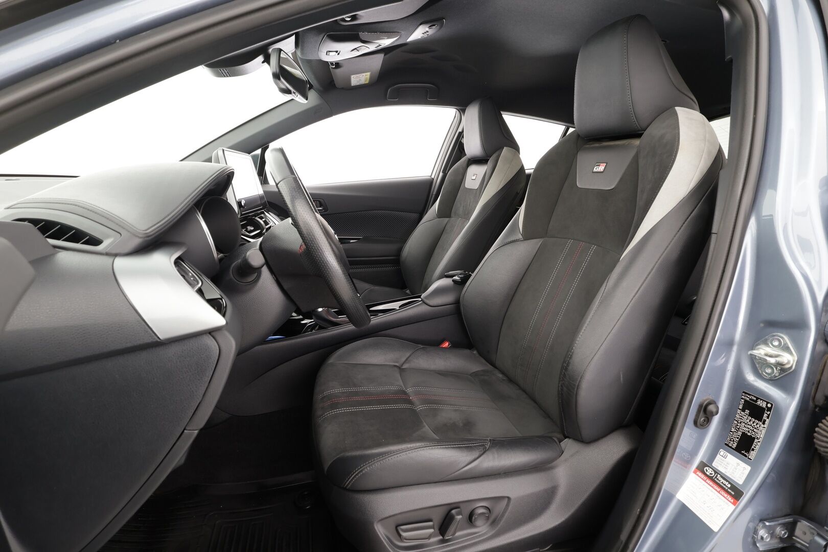 TOYOTA C-HR 2023 1,8 Hybrid GR Sport - | ACC | Koukku | Sähköpenkki | Nahka-alcantara | AFS-LED | Lane Assist | BSM | Lämm. ratti | Keyless | P.kamera | Navi | Merkkihuollettu | 