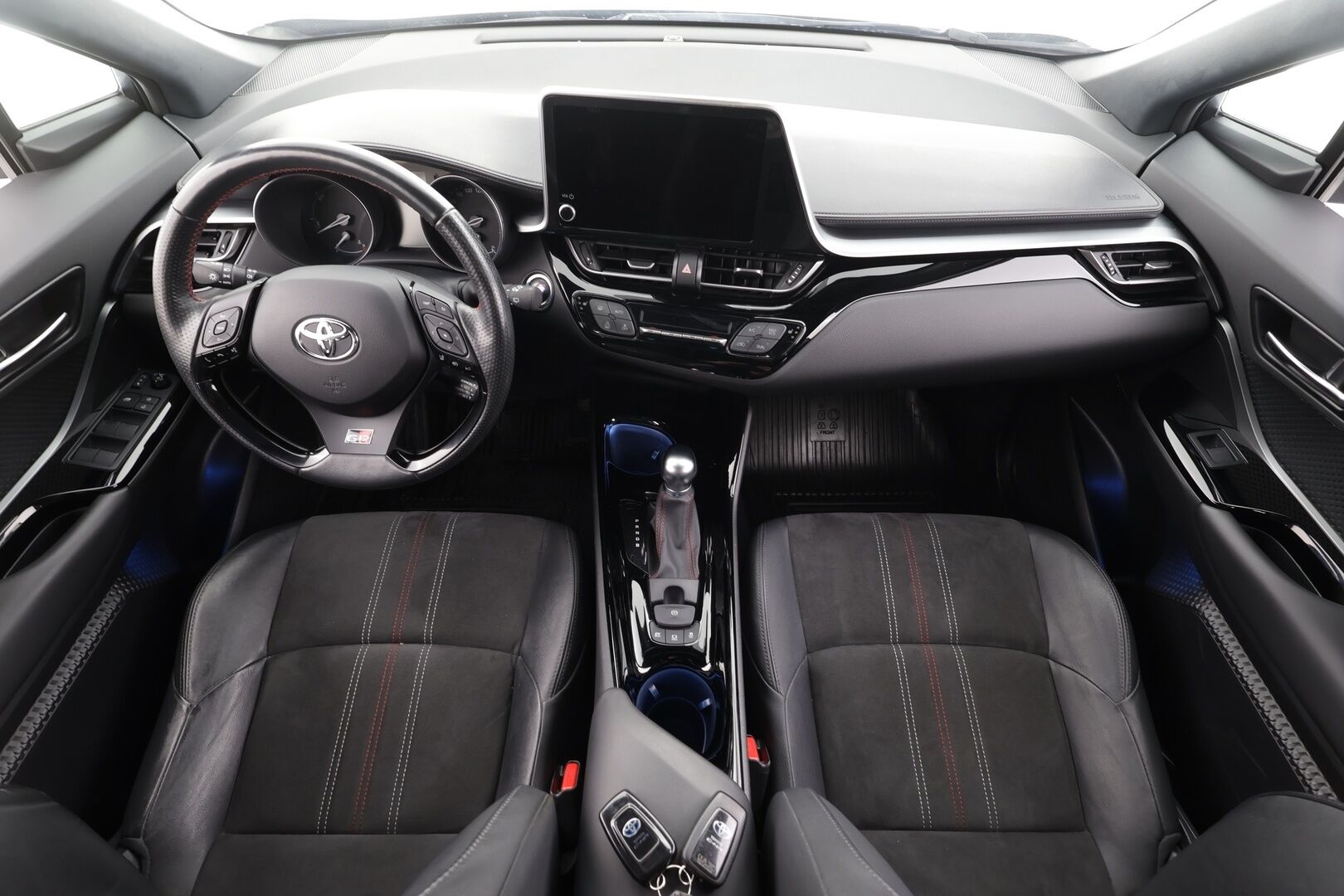 TOYOTA C-HR 2023 1,8 Hybrid GR Sport - | ACC | Koukku | Sähköpenkki | Nahka-alcantara | AFS-LED | Lane Assist | BSM | Lämm. ratti | Keyless | P.kamera | Navi | Merkkihuollettu | 