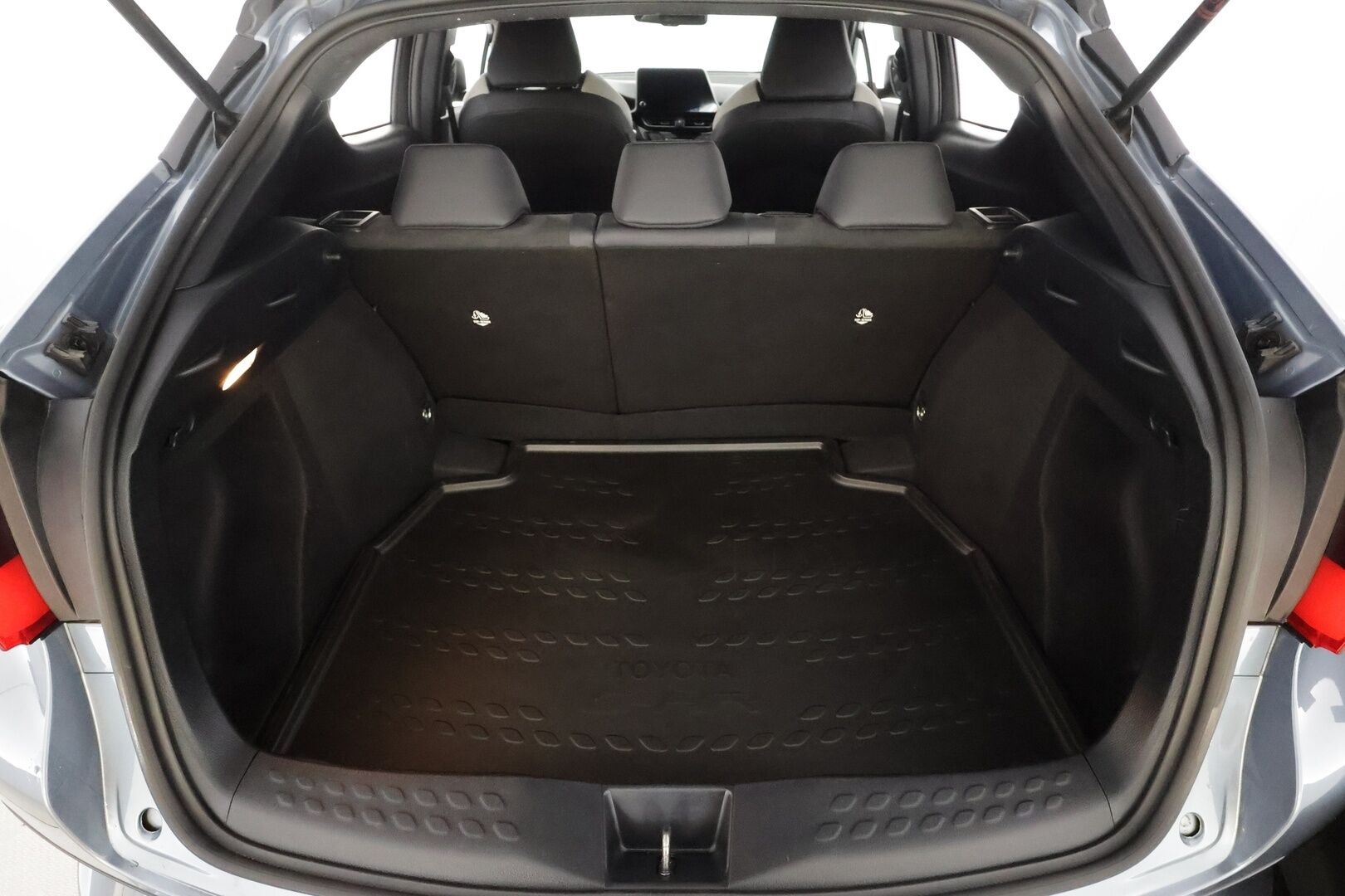 TOYOTA C-HR 2023 1,8 Hybrid GR Sport - | ACC | Koukku | Sähköpenkki | Nahka-alcantara | AFS-LED | Lane Assist | BSM | Lämm. ratti | Keyless | P.kamera | Navi | Merkkihuollettu | 