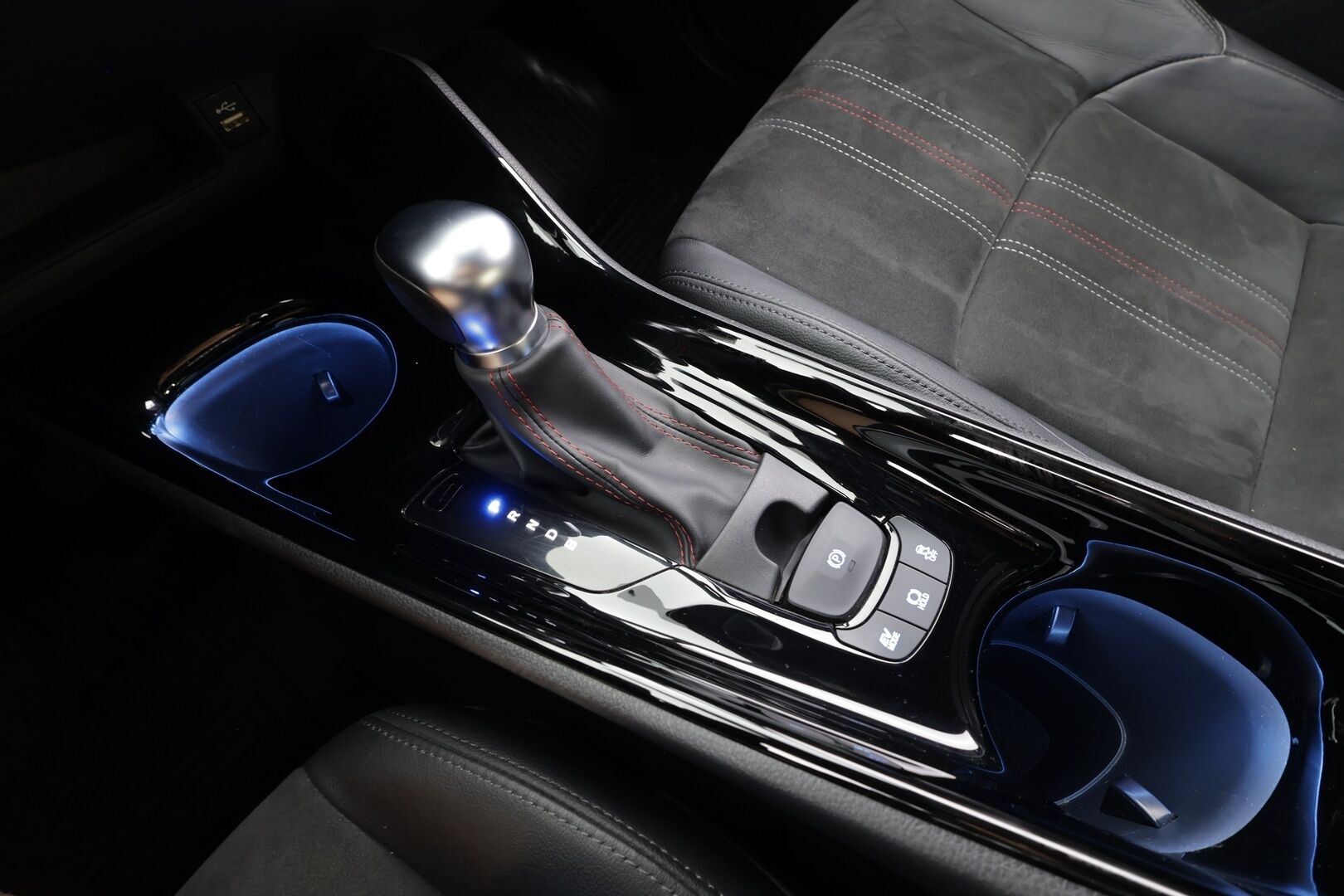TOYOTA C-HR 2023 1,8 Hybrid GR Sport - | ACC | Koukku | Sähköpenkki | Nahka-alcantara | AFS-LED | Lane Assist | BSM | Lämm. ratti | Keyless | P.kamera | Navi | Merkkihuollettu | 