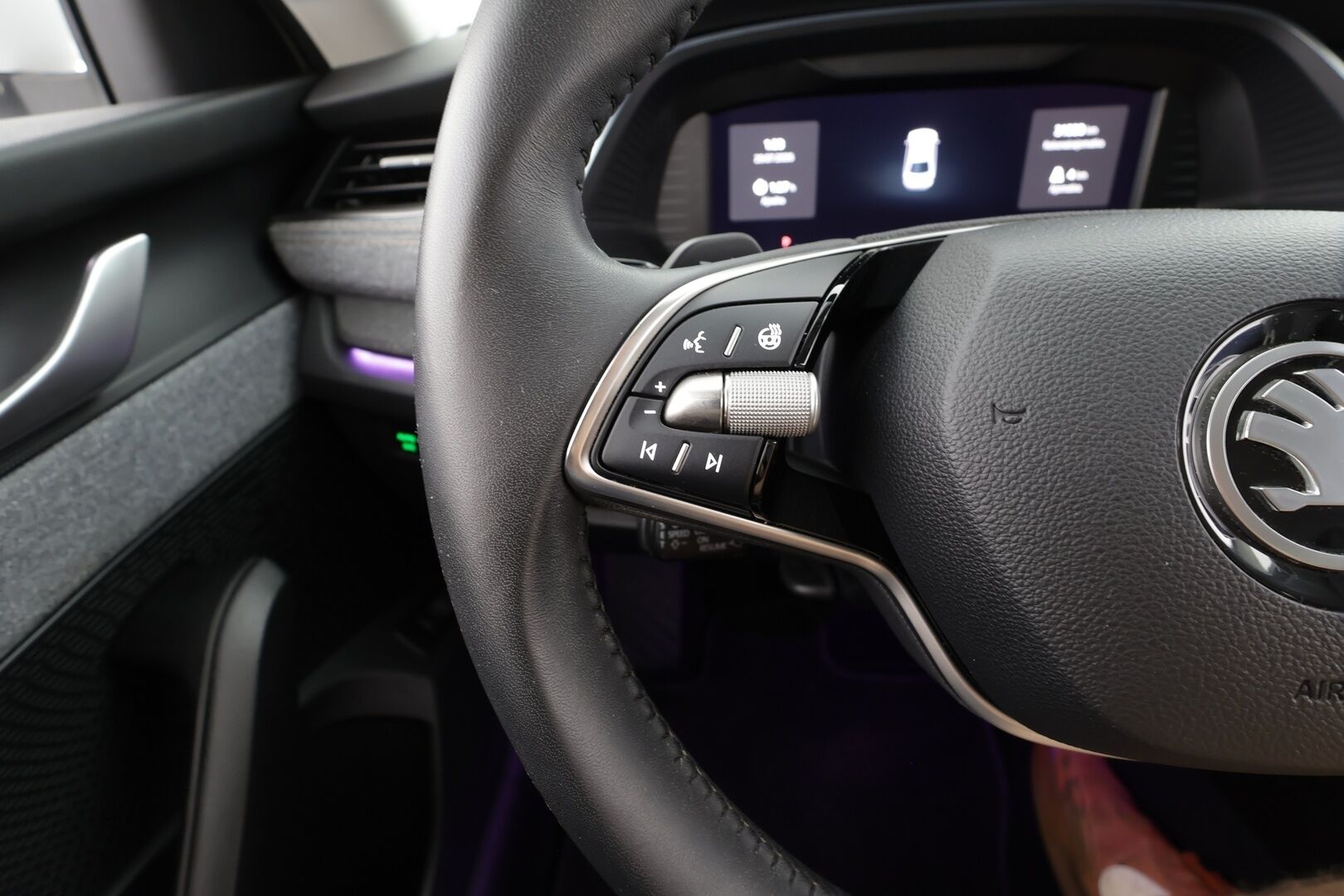 Skoda Octavia 2025 1.5 TSI Style eTEC DSG Autom - | ACC | Skoda crystal Light LED | P.tutkat | Puolinahat | Ratinlämmitys | Keyless | Apple&Android | Merkkihuollettu | Kahdet Renkaat |