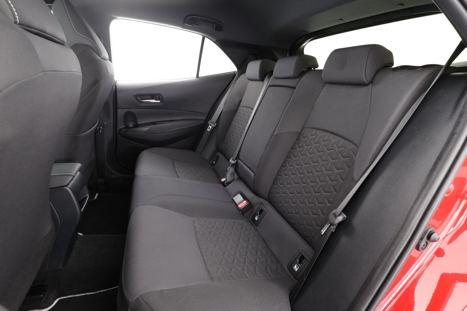 Toyota Corolla 2019 Hatchback 1,8 Hybrid Style - | ACC | Koukku | Bi-tone | LED | P.kamera | LTA | RSA | PCS | BT | Lämm. ratti | Aut. pitkät | Aut. ilmastointi | 2x renkaat | Huoltokirja | 