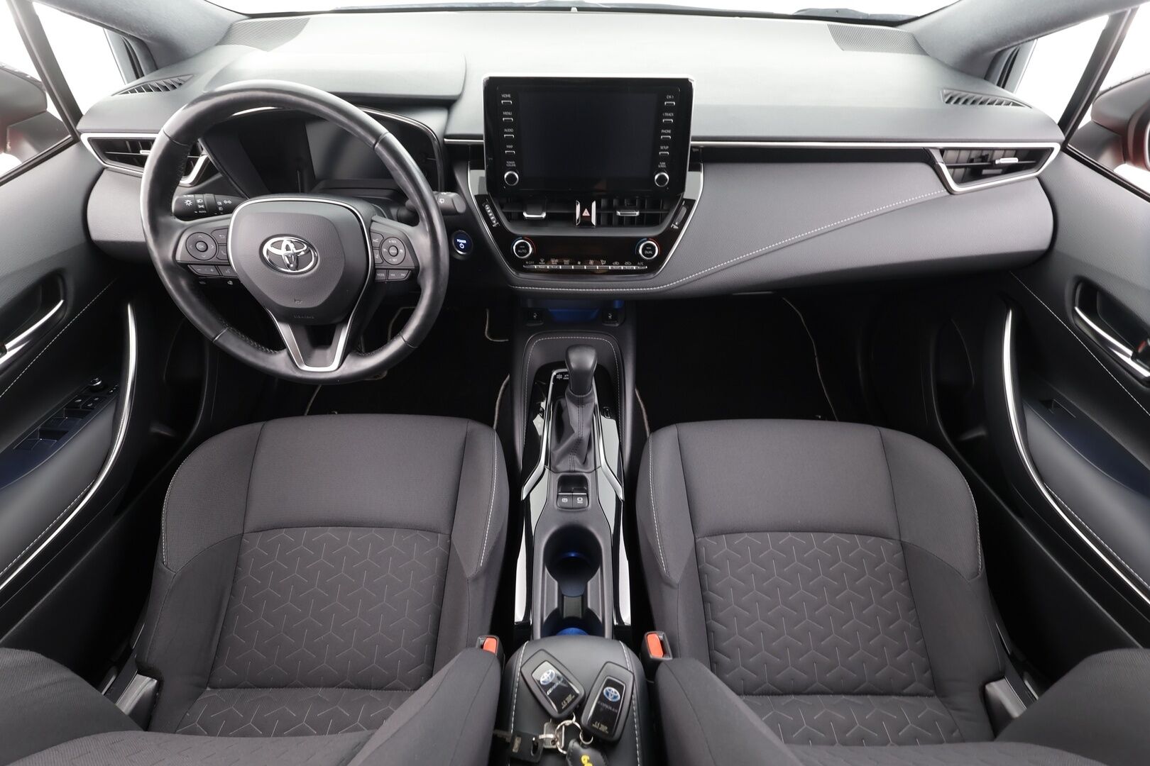 Toyota Corolla 2019 Hatchback 1,8 Hybrid Style - | ACC | Koukku | Bi-tone | LED | P.kamera | LTA | RSA | PCS | BT | Lämm. ratti | Aut. pitkät | Aut. ilmastointi | 2x renkaat | Huoltokirja | 