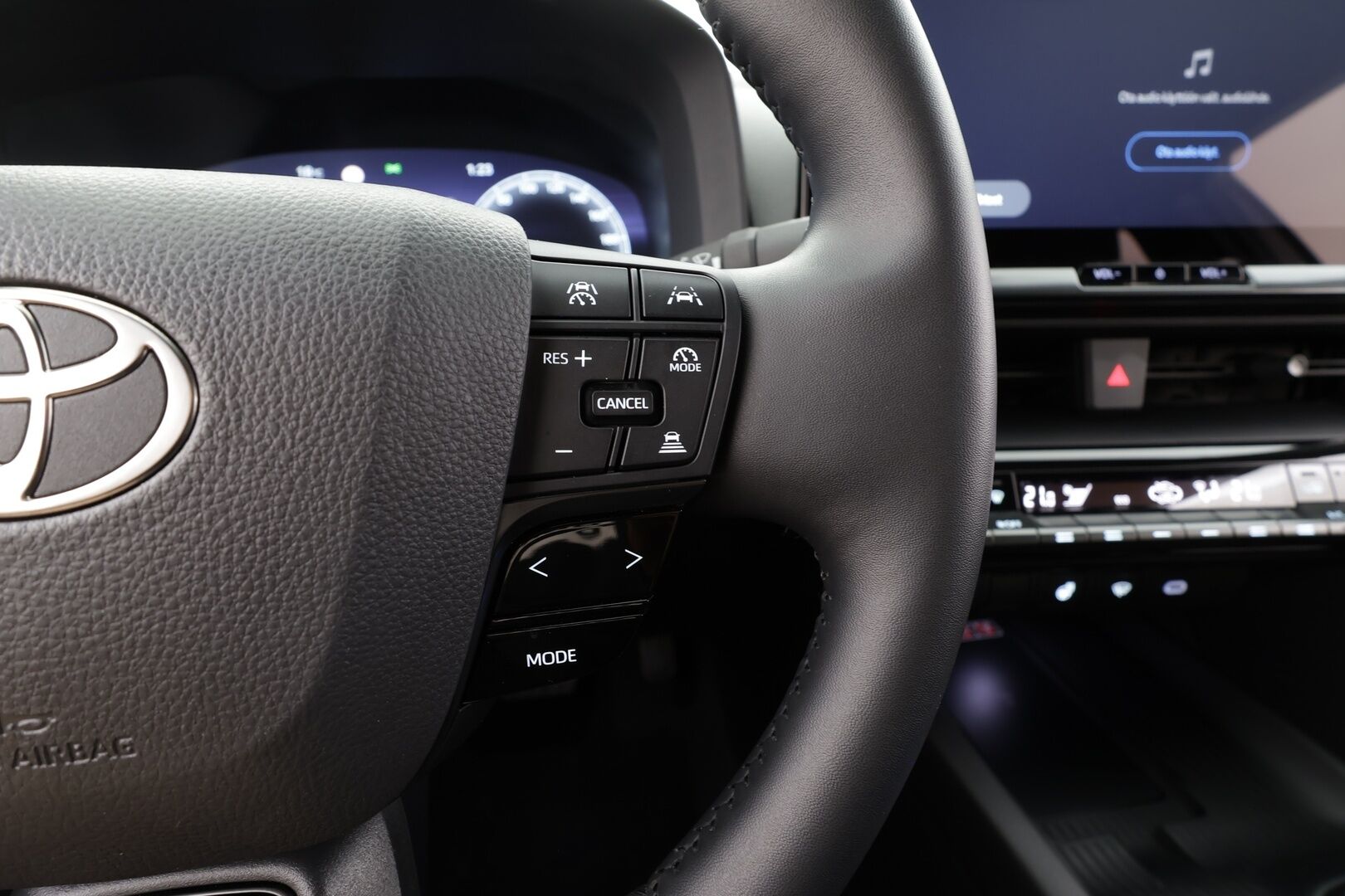 Toyota C-HR 2025 2,0 Plug-in Hybrid Intense Business - | ACC | ILP | Bi-tone | P.kamera | Ohjausapu | BSM | RCTA | Keyless | Navi | LED | Lämm. ratti | Apple & Android | 2x kaapelit | Merkkihuollettu |