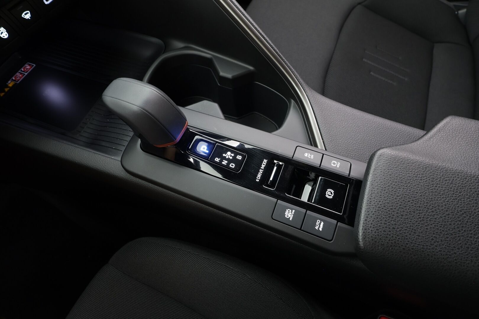 Toyota C-HR 2025 2,0 Plug-in Hybrid Intense Business - | ACC | ILP | Bi-tone | P.kamera | Ohjausapu | BSM | RCTA | Keyless | Navi | LED | Lämm. ratti | Apple & Android | 2x kaapelit | Merkkihuollettu |