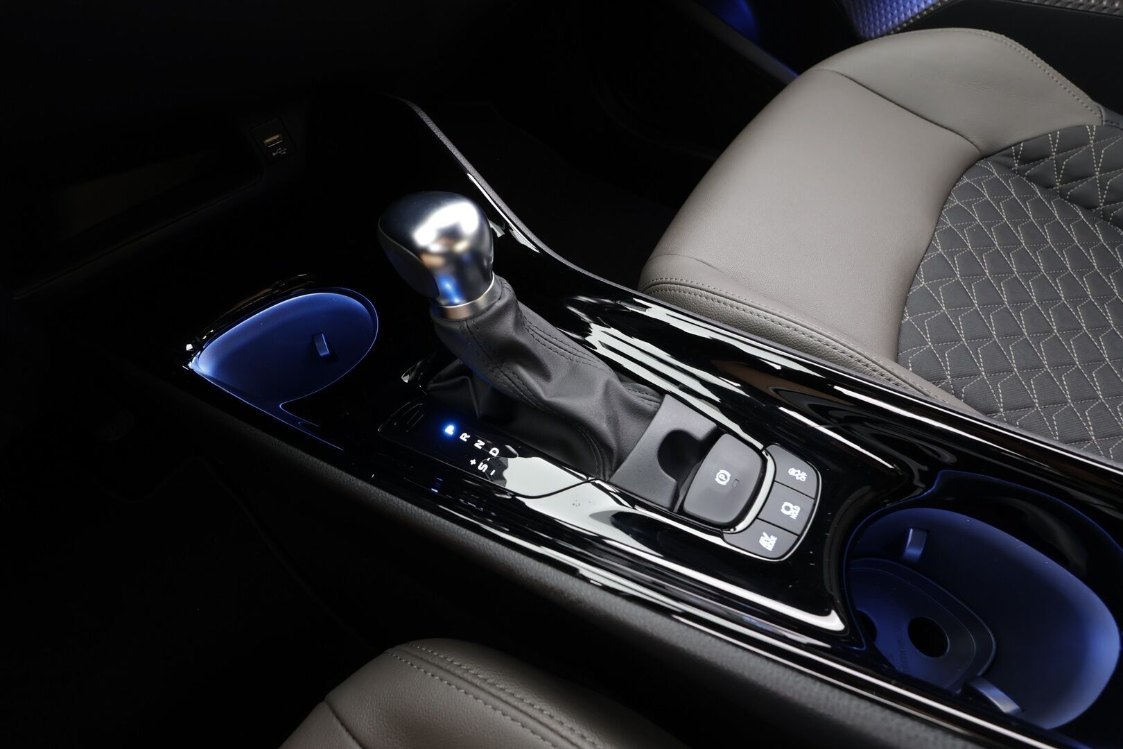 Toyota C-HR 2021 2,0 Hybrid Premium - | JBL | ACC | LED | P.Kamera | Navi | Katveavustin | Kaistavahti | Keyless | Merkkihuollot |