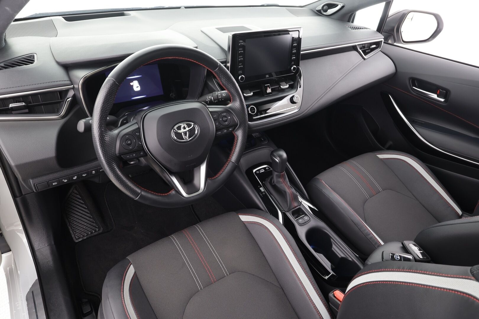 Toyota Corolla 2021 Touring Sports 2,0 Hybrid GR Sport - ACC / Koukku / JBL / HUD / Panorama-kattoluukku / Smart key / Osa keinonahka verhoilu / Navi / Bluetooth