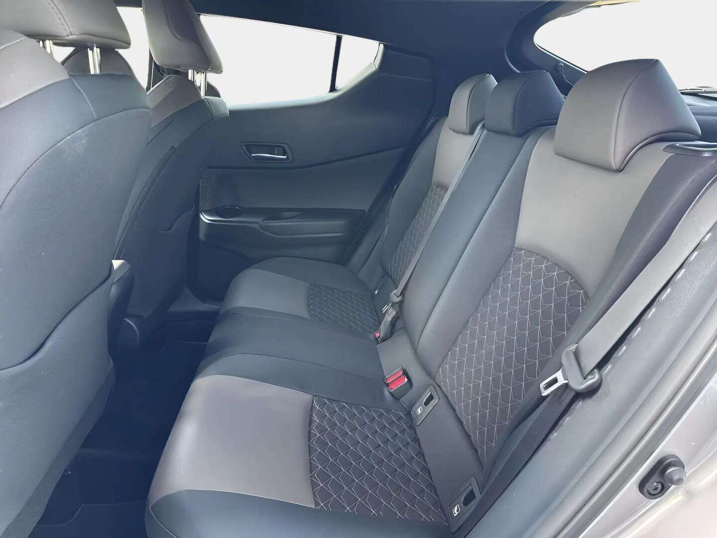 Toyota C-HR 2021 2,0 Hybrid Premium - ACC / JBL / P.kamera / Luxury puoli-nahka verhoilu / Pysäköinti avustin / Navi