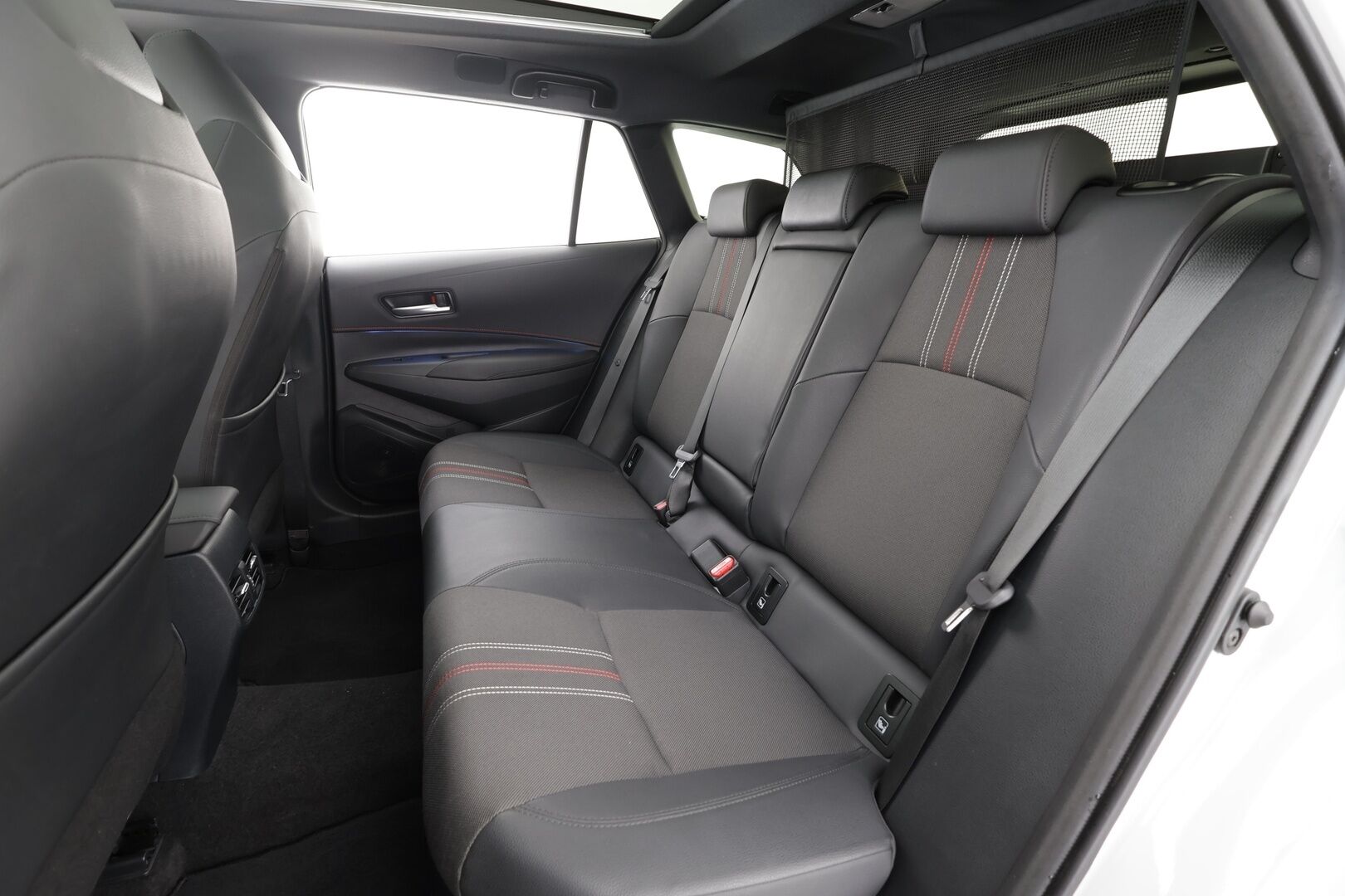 Toyota Corolla 2021 Touring Sports 2,0 Hybrid GR Sport - ACC / Koukku / JBL / HUD / Panorama-kattoluukku / Smart key / Osa keinonahka verhoilu / Navi / Bluetooth