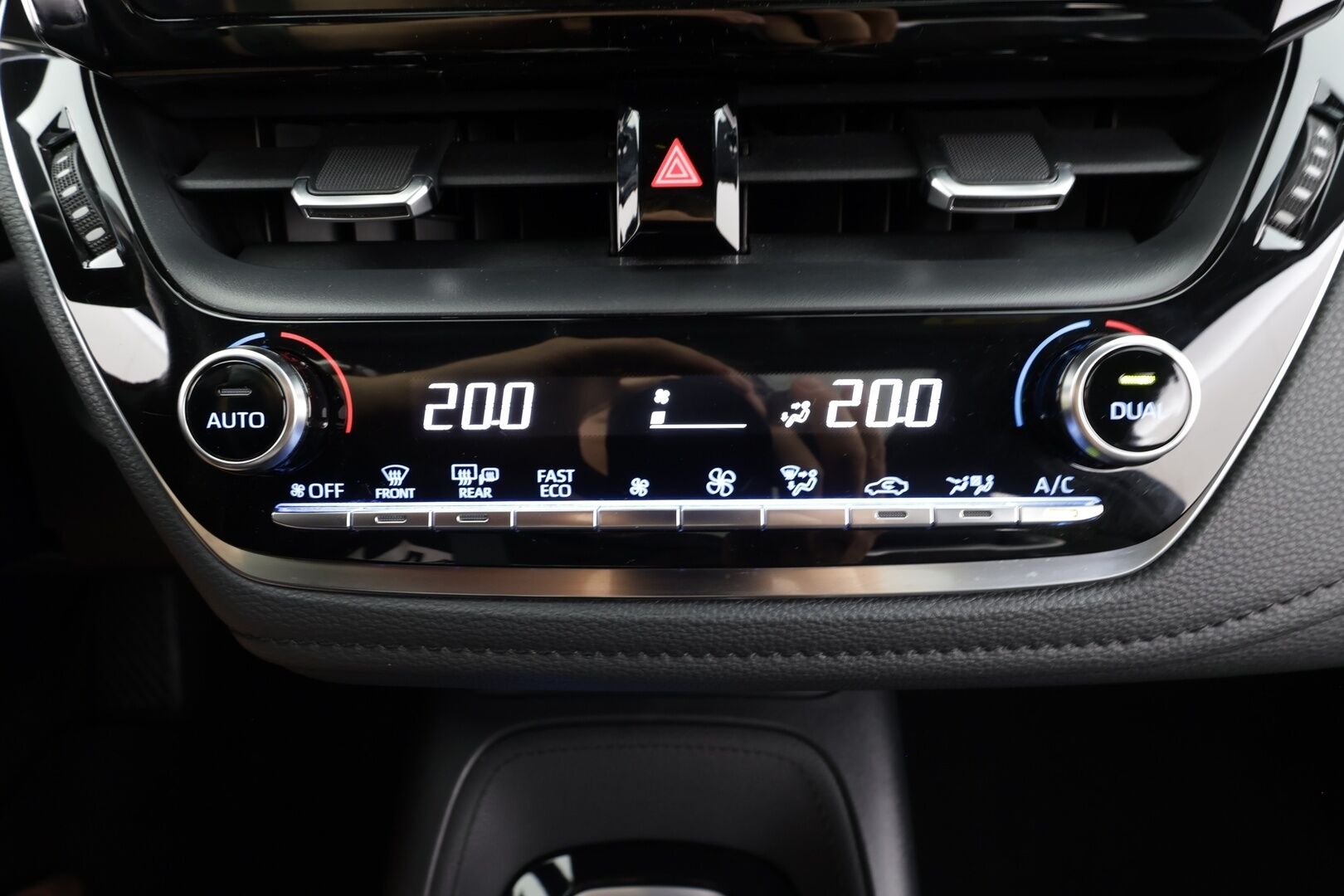 Toyota Corolla 2021 Touring Sports 2,0 Hybrid GR Sport - ACC / Koukku / JBL / HUD / Panorama-kattoluukku / Smart key / Osa keinonahka verhoilu / Navi / Bluetooth