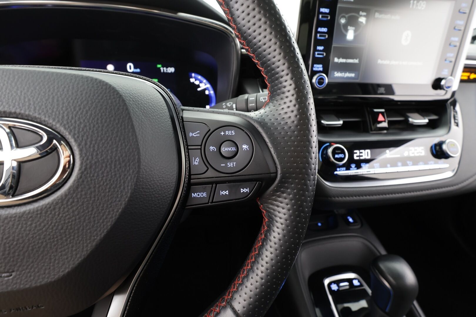 Toyota Corolla 2021 Touring Sports 2,0 Hybrid GR Sport - ACC / Koukku / JBL / HUD / Panorama-kattoluukku / Smart key / Osa keinonahka verhoilu / Navi / Bluetooth