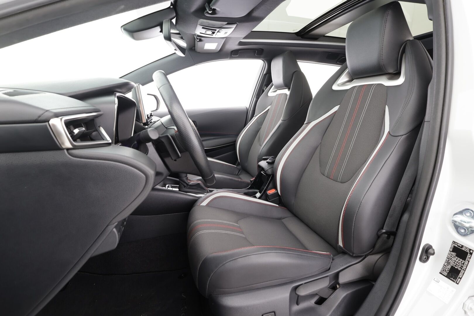 Toyota Corolla 2021 Touring Sports 2,0 Hybrid GR Sport - ACC / Koukku / JBL / HUD / Panorama-kattoluukku / Smart key / Osa keinonahka verhoilu / Navi / Bluetooth