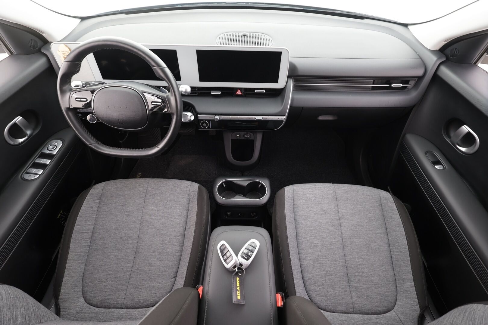 Hyundai IONIQ 5 2022 73 kWh 217 hv Style 5d - | ILP | Koukku | ACC | LED | P.Kamera | Sähköpenkki | Navi |  Kaistavahti | Katveavustin | Keyless | HDA | 2x Latauskaapelit | Merkkihuollot | 