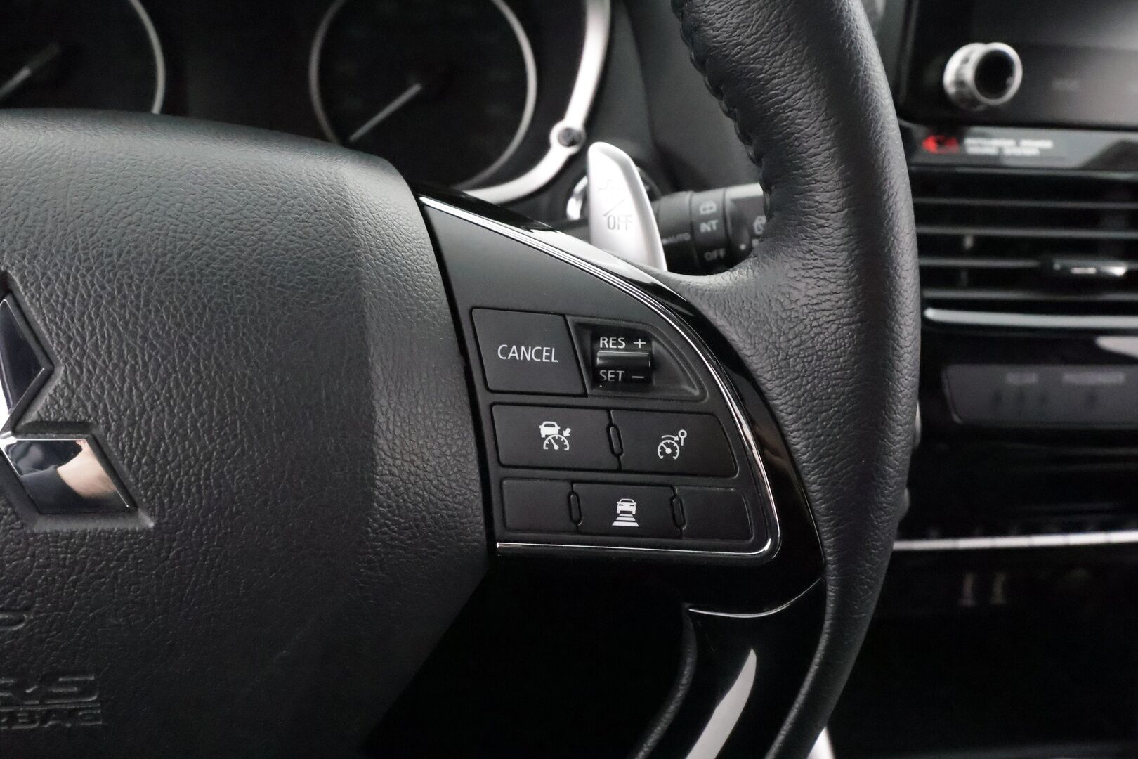 Mitsubishi Eclipse Cross 2022 2.4 PHEV Instyle Plus 4WD - | Koukku | Lasikattoluukku | ACC | 360 | HUD | Sähköpenkit | LED | Kaistavahti | Navi | Katveavustin | Keyless | Kahdet renkaat | Merkkihuollot |