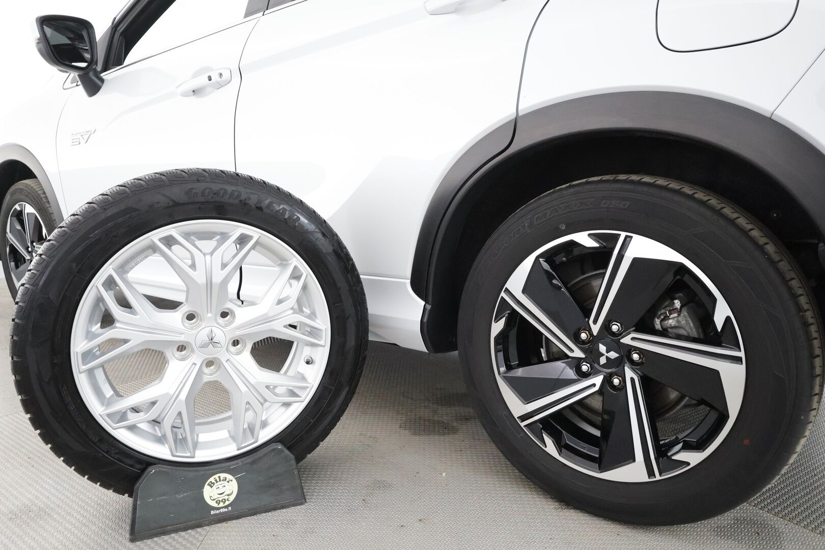 Mitsubishi Eclipse Cross 2022 2.4 PHEV Instyle Plus 4WD - | Koukku | Lasikattoluukku | ACC | 360 | HUD | Sähköpenkit | LED | Kaistavahti | Navi | Katveavustin | Keyless | Kahdet renkaat | Merkkihuollot |