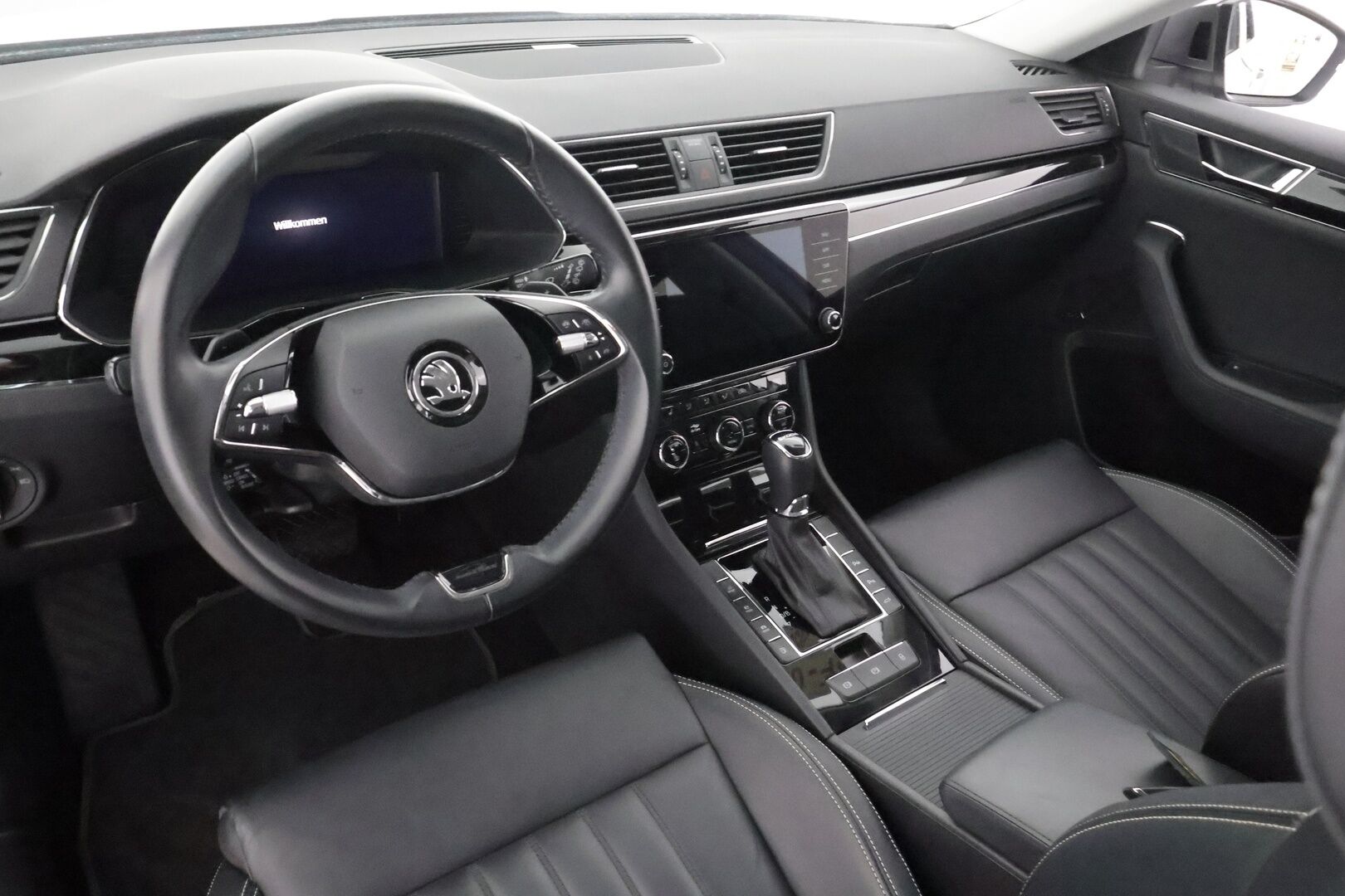 SKODA SUPERB 2023 Combi 1.4 TSI PHEV L&K iV DSG Autom. - | ACC | Webasto | Matrix-LED | Canton | Muistipenkit | P.Kamera | Nahat | Keyless | Apple&Android | 