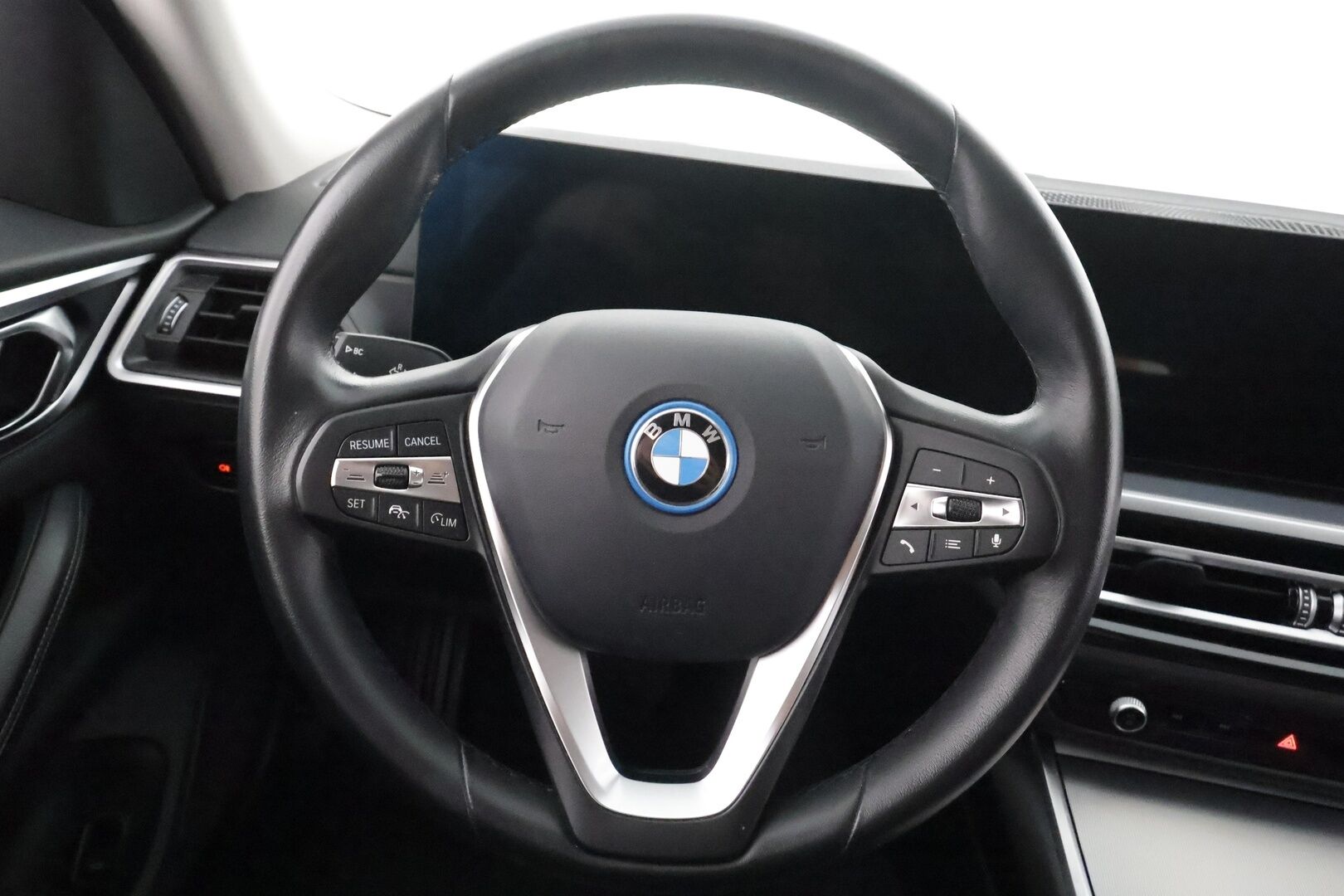 BMW i4 2022 eDrive40 Charged - | ACC | Lisälämmitin | LED | Sporttipenkit | Widescreen | Apple&Android | P.Kamera | Puolinahat | Navi | Merkkihuollettu |