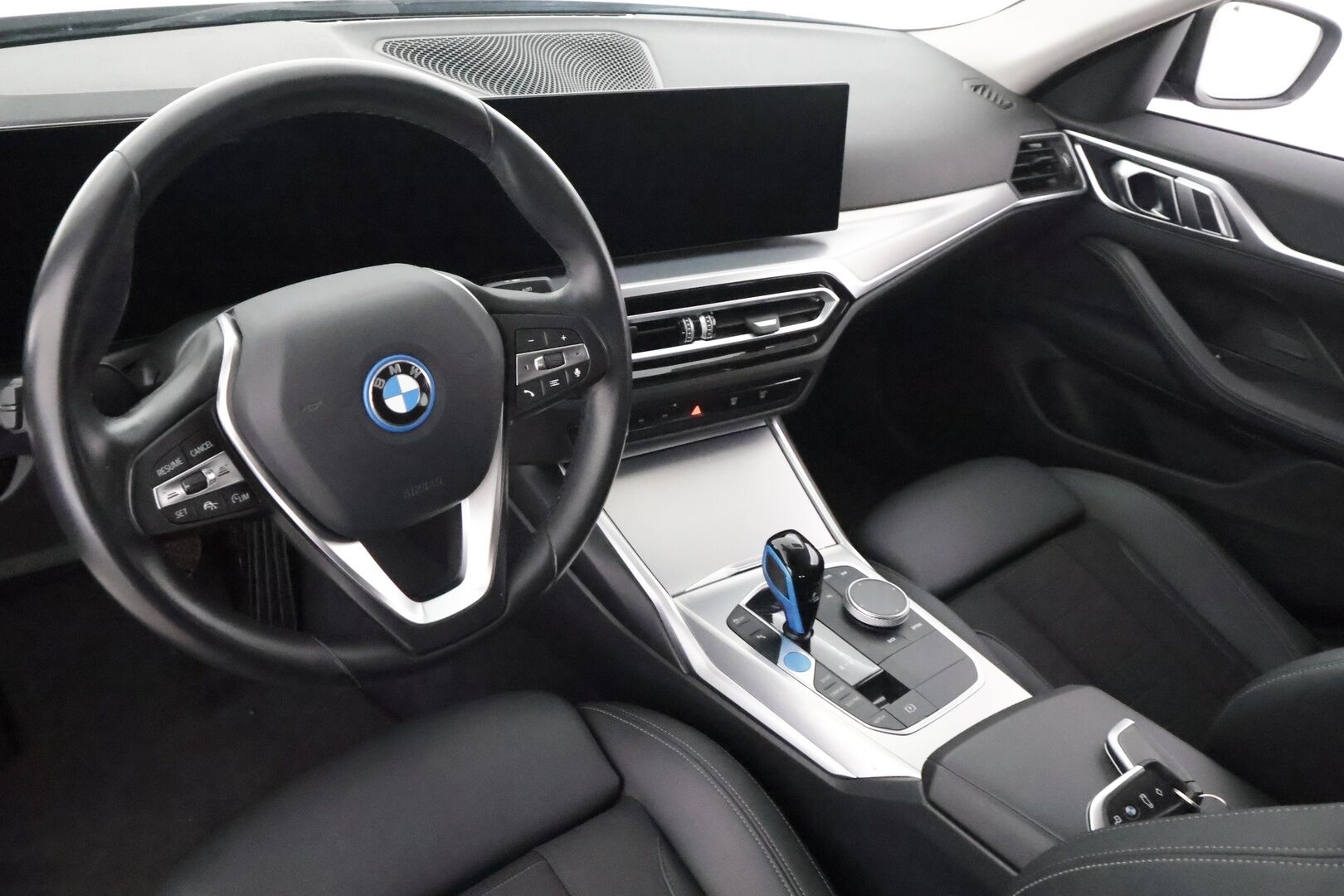 BMW i4 2022 eDrive40 Charged - | ACC | Lisälämmitin | LED | Sporttipenkit | Widescreen | Apple&Android | P.Kamera | Puolinahat | Navi | Merkkihuollettu |