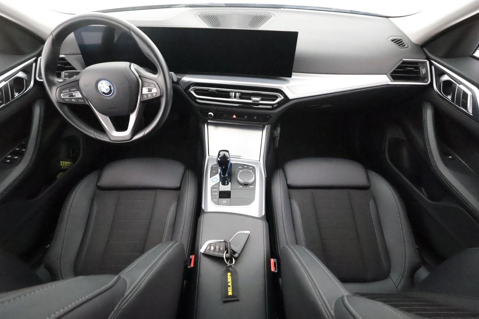 BMW i4 2022 eDrive40 Charged - | ACC | Lisälämmitin | LED | Sporttipenkit | Widescreen | Apple&Android | P.Kamera | Puolinahat | Navi | Merkkihuollettu |