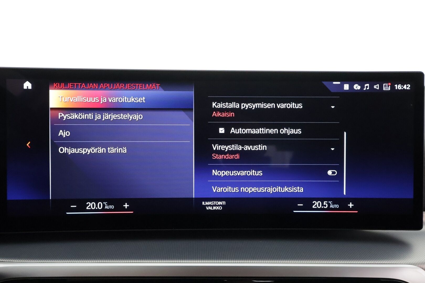 BMW i4 2022 eDrive40 Charged - | ACC | Lisälämmitin | LED | Sporttipenkit | Widescreen | Apple&Android | P.Kamera | Puolinahat | Navi | Merkkihuollettu |