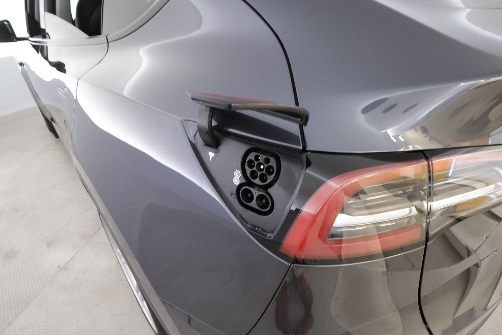 Tesla Model Y 2023 RWD - | ILP | Lasikatto | ACC | P.Kamera | Matrix-LED | Muistipenkki | Premium Audio | Kaistavahti | Navi | Keyless | 