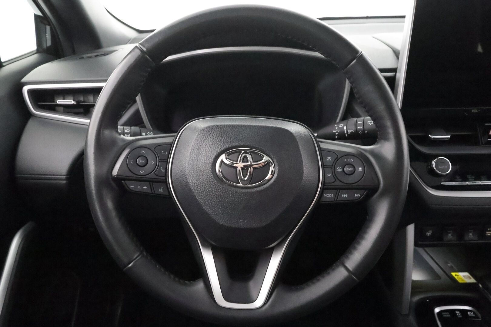 TOYOTA COROLLA CROSS 2023 2.0 Hybrid Premium - | Lasikatto | ACC | LED | P.Kamera | Sähköpenkki | 360 | Kaistavahti | Katveavustin | Digimittaristo | Keyless | 