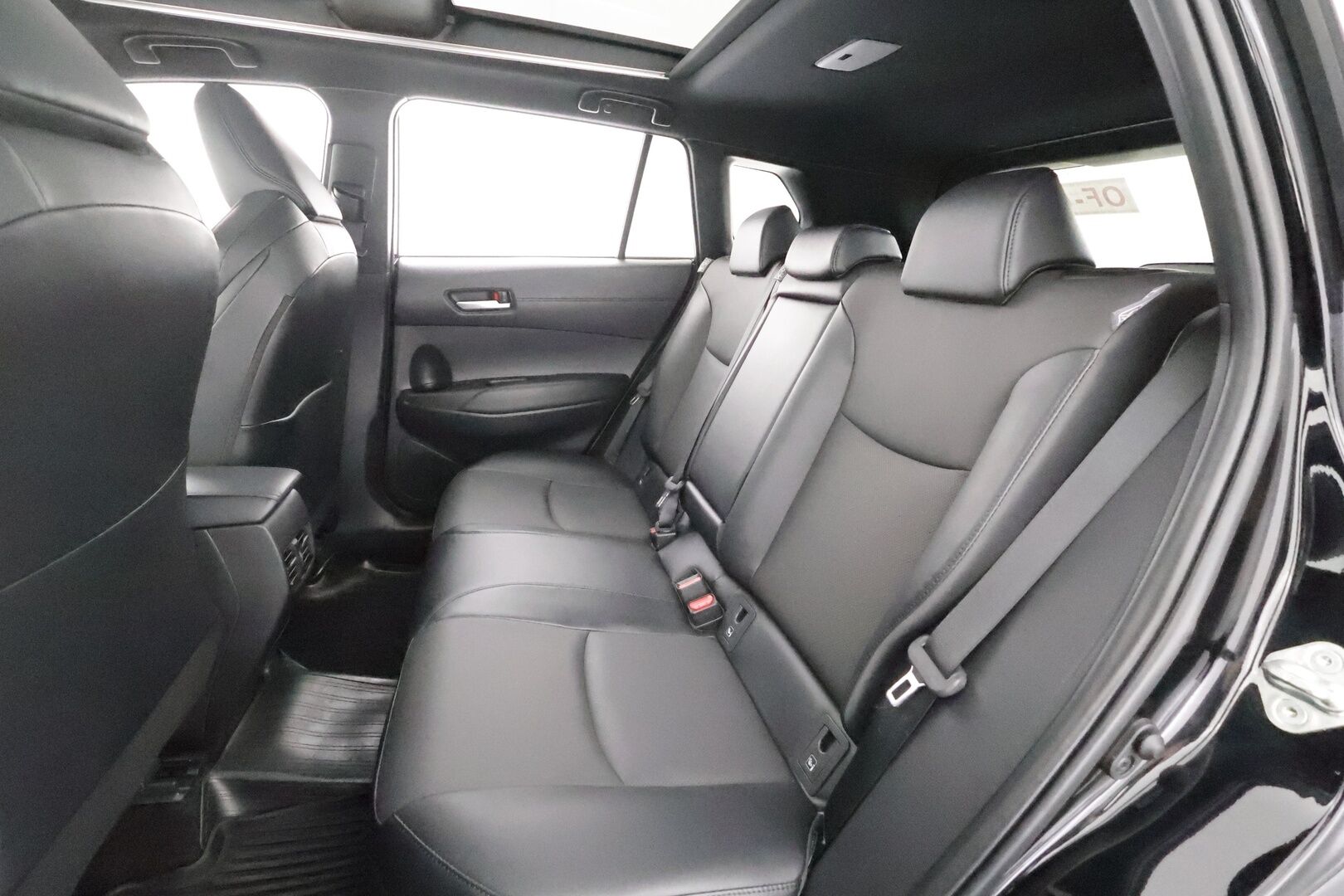 TOYOTA COROLLA CROSS 2023 2.0 Hybrid Premium - | Lasikatto | ACC | LED | P.Kamera | Sähköpenkki | 360 | Kaistavahti | Katveavustin | Digimittaristo | Keyless | 