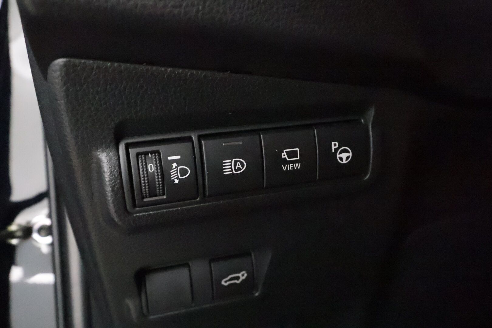 TOYOTA COROLLA CROSS 2023 2.0 Hybrid Premium - | Lasikatto | ACC | LED | P.Kamera | Sähköpenkki | 360 | Kaistavahti | Katveavustin | Digimittaristo | Keyless | 