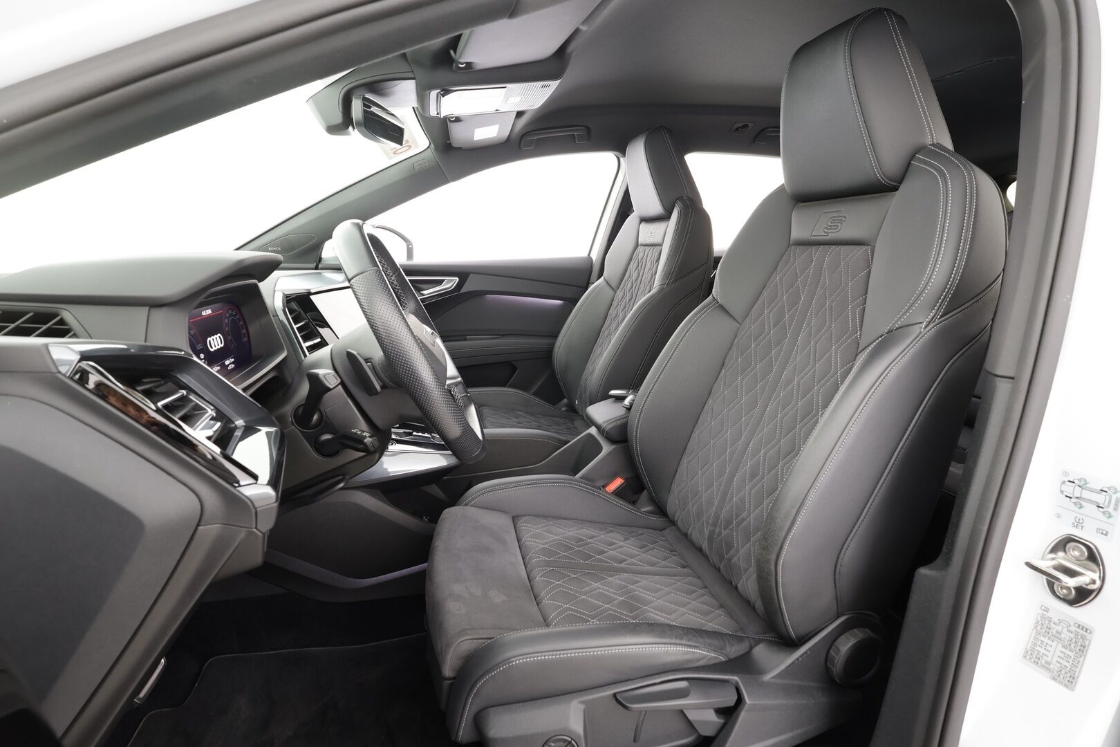 AUDI Q4 E-TRON 2023 40 e-tron - | Sonos | ILP | Koukku | ACC | Matrix-LED | P.Kamera | Kaistavahti | Navi | Keyless | Sporttipenkit | Merkkihuollot |