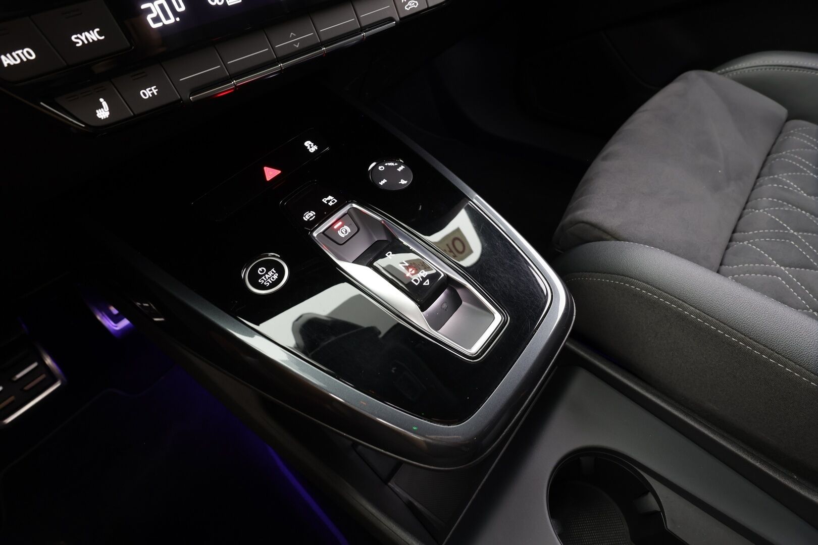AUDI Q4 E-TRON 2023 40 e-tron - | Sonos | ILP | Koukku | ACC | Matrix-LED | P.Kamera | Kaistavahti | Navi | Keyless | Sporttipenkit | Merkkihuollot |