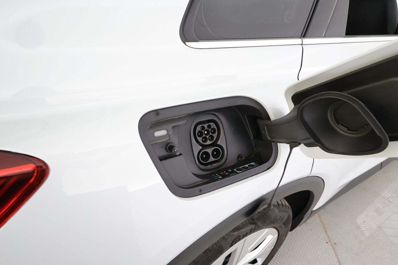 AUDI Q4 E-TRON 2023 40 e-tron - | Sonos | ILP | Koukku | ACC | Matrix-LED | P.Kamera | Kaistavahti | Navi | Keyless | Sporttipenkit | Merkkihuollot |