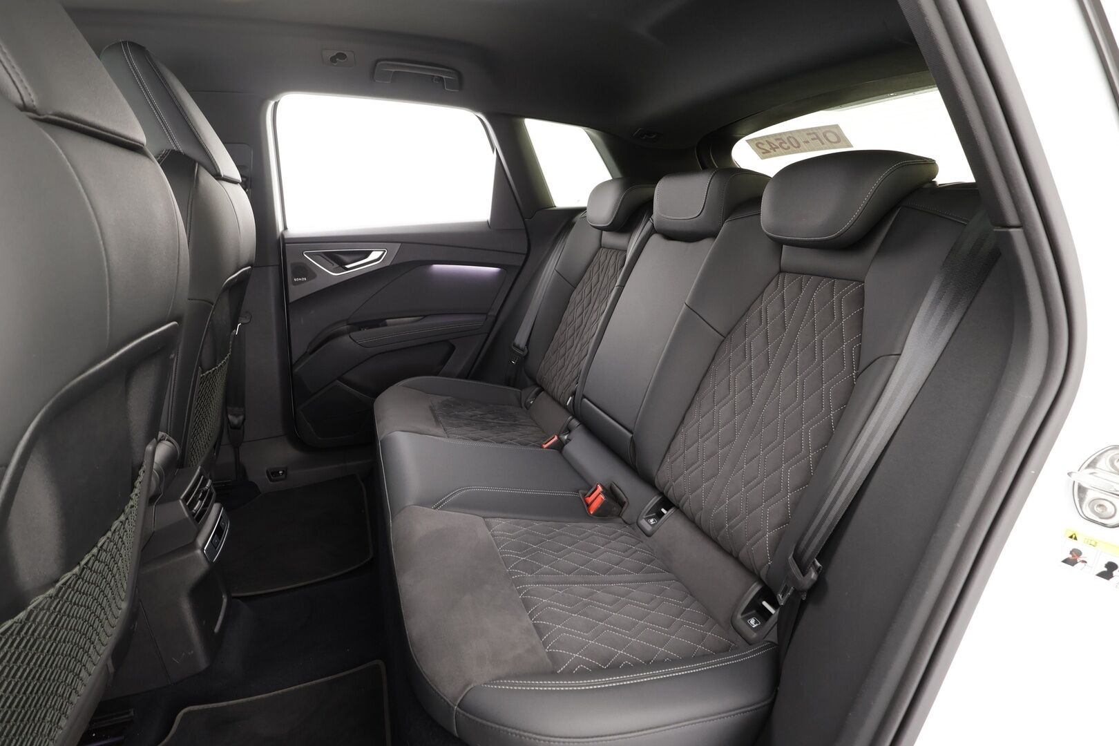 AUDI Q4 E-TRON 2023 40 e-tron - | Sonos | ILP | Koukku | ACC | Matrix-LED | P.Kamera | Kaistavahti | Navi | Keyless | Sporttipenkit | Merkkihuollot |