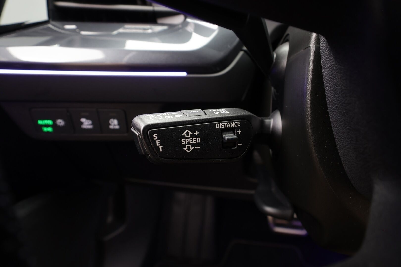 AUDI Q4 E-TRON 2023 40 e-tron - | Sonos | ILP | Koukku | ACC | Matrix-LED | P.Kamera | Kaistavahti | Navi | Keyless | Sporttipenkit | Merkkihuollot |