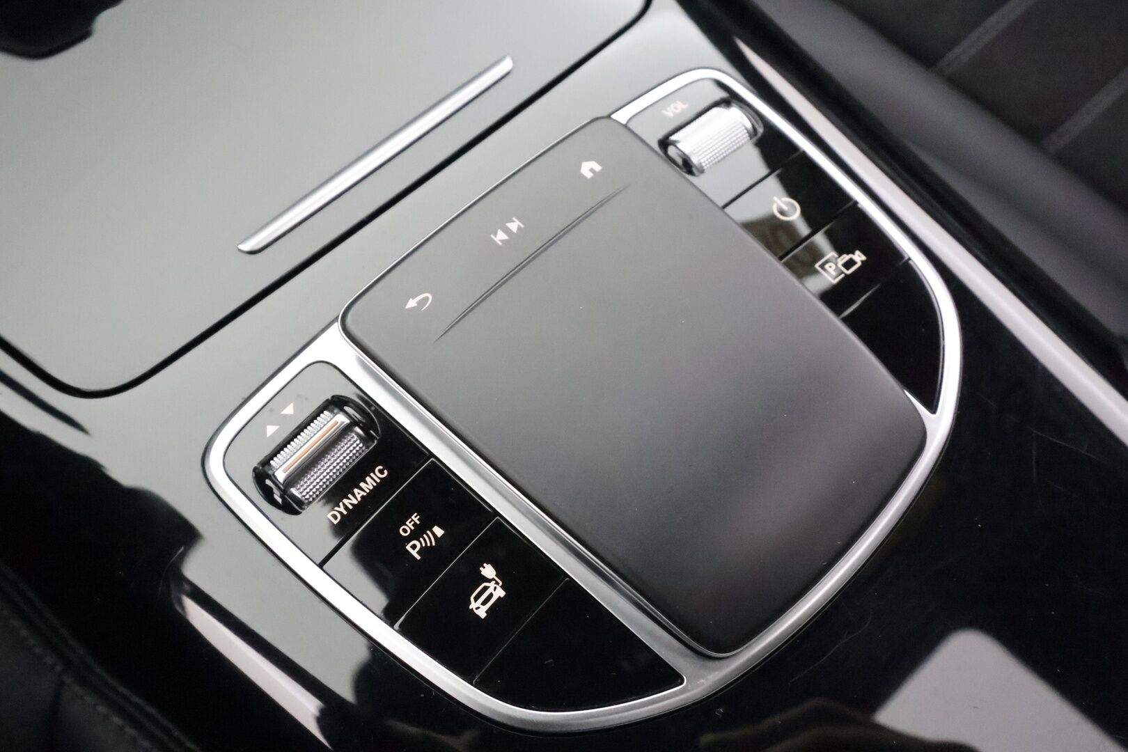 MERCEDES-BENZ EQC 2023 400 4Matic AMG - | Lasikattoluukku | Koukku | ILP | Distronic | 360 | Comfort-istuimet Muistilla | HUD | LED | Navi | Kaistavahti | Keyless | 2x Latauskaapelit | 