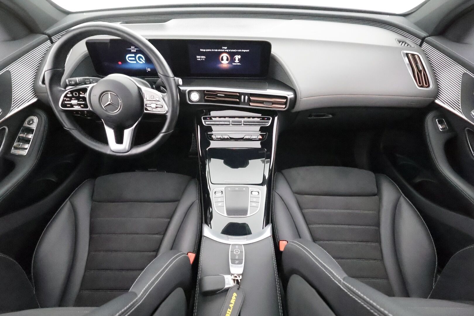 MERCEDES-BENZ EQC 2023 400 4Matic AMG - | Lasikattoluukku | Koukku | ILP | Distronic | 360 | Comfort-istuimet Muistilla | HUD | LED | Navi | Kaistavahti | Keyless | 2x Latauskaapelit | 