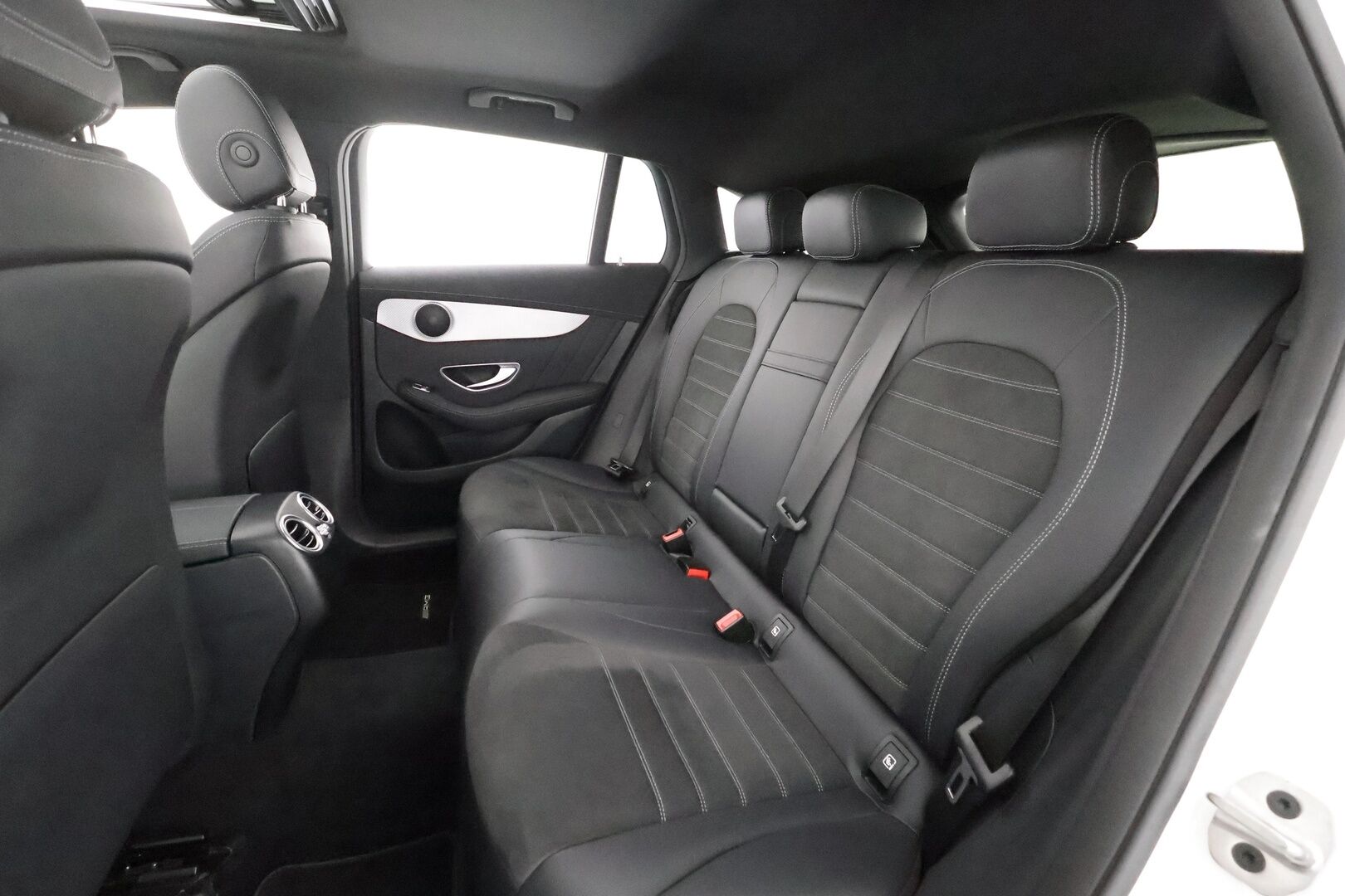MERCEDES-BENZ EQC 2023 400 4Matic AMG - | Lasikattoluukku | Koukku | ILP | Distronic | 360 | Comfort-istuimet Muistilla | HUD | LED | Navi | Kaistavahti | Keyless | 2x Latauskaapelit | 