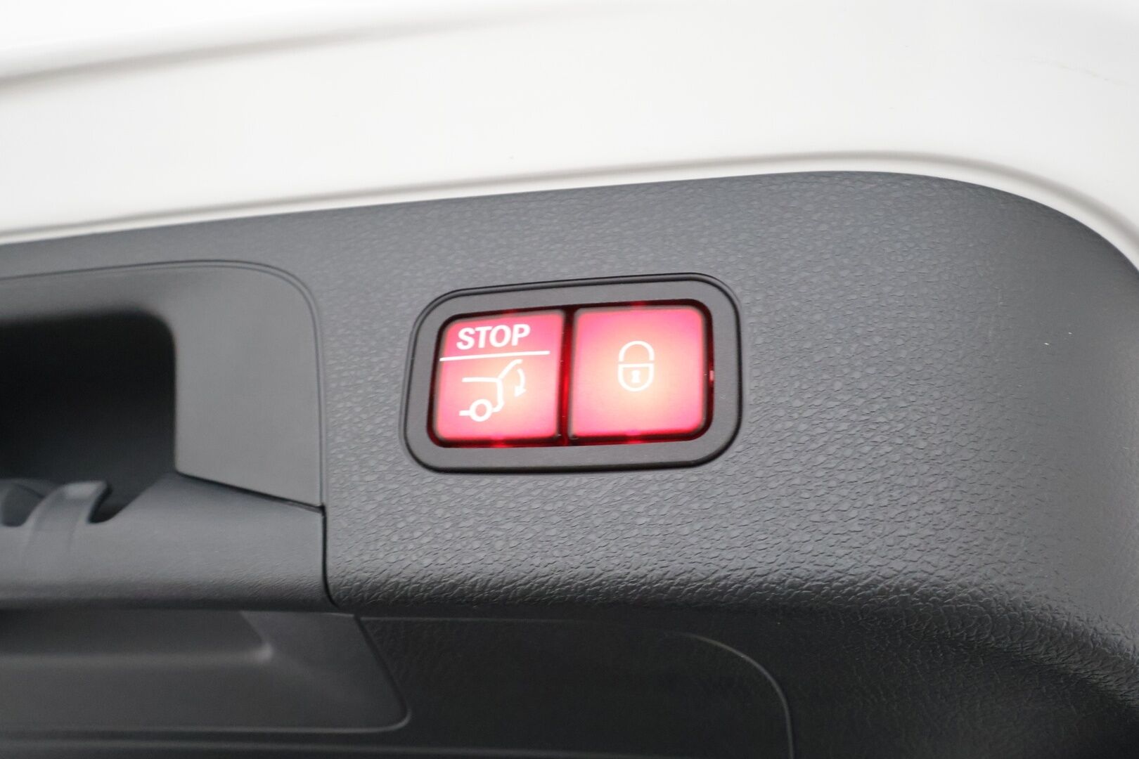 MERCEDES-BENZ EQC 2023 400 4Matic AMG - | Lasikattoluukku | Koukku | ILP | Distronic | 360 | Comfort-istuimet Muistilla | HUD | LED | Navi | Kaistavahti | Keyless | 2x Latauskaapelit | 