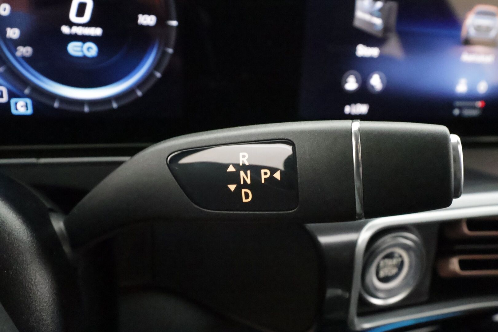 MERCEDES-BENZ EQC 2023 400 4Matic AMG - | Lasikattoluukku | Koukku | ILP | Distronic | 360 | Comfort-istuimet Muistilla | HUD | LED | Navi | Kaistavahti | Keyless | 2x Latauskaapelit | 