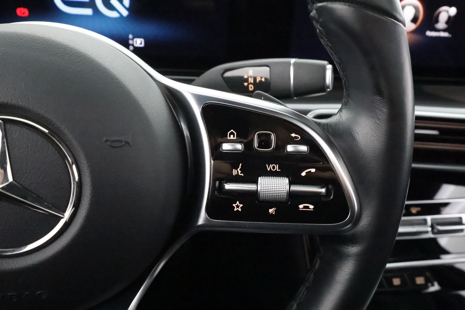 MERCEDES-BENZ EQC 2023 400 4Matic AMG - | Lasikattoluukku | Koukku | ILP | Distronic | 360 | Comfort-istuimet Muistilla | HUD | LED | Navi | Kaistavahti | Keyless | 2x Latauskaapelit | 