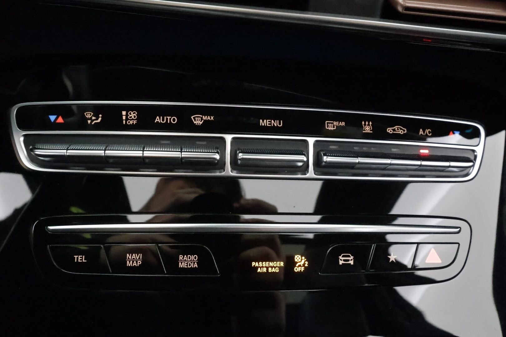 MERCEDES-BENZ EQC 2023 400 4Matic AMG - | Lasikattoluukku | Koukku | ILP | Distronic | 360 | Comfort-istuimet Muistilla | HUD | LED | Navi | Kaistavahti | Keyless | 2x Latauskaapelit | 
